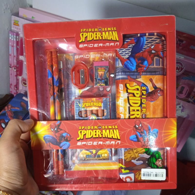 

Set Alat Tulis Karakter Spiderman