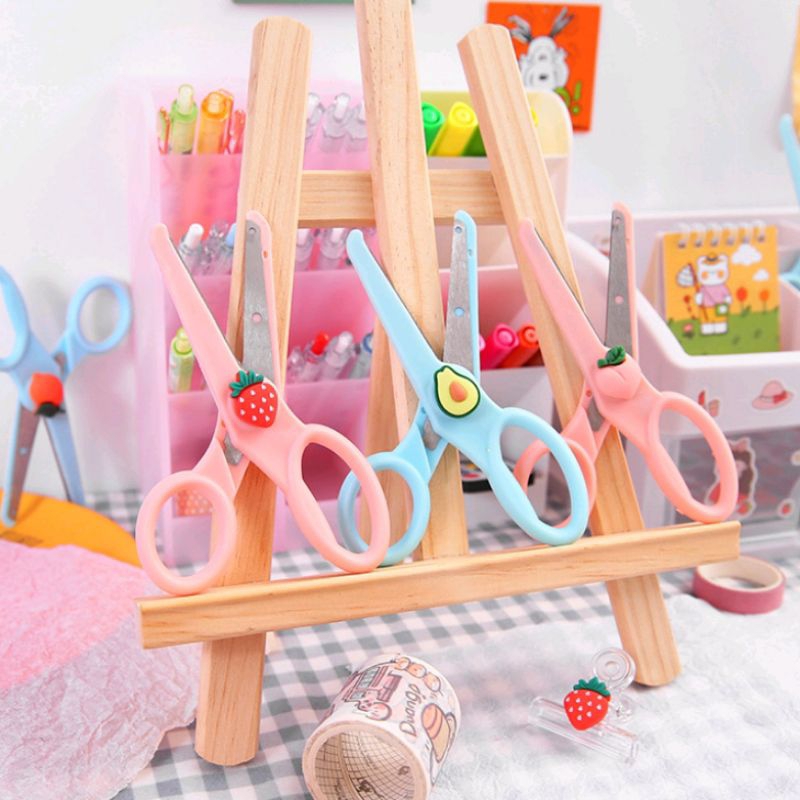 

Gunting Lucu / Gunting Sekolah Untuk Anak / Gunting Cute Desain Ujung Tumpul Tidak