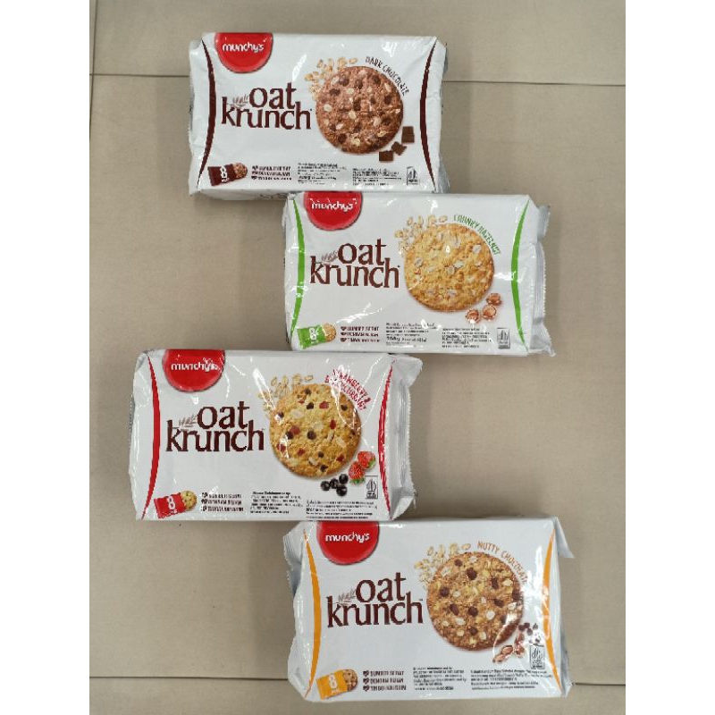 

Munchy's Munchy Oat Krunch 208gr (isi 8pcs) Dark Chocolate, Strawberry, Hazelnut, Nutty Biskuit Oat / Cookies Oat Coklat / Munchys Dark Chocolate / Krekers Gandum / Snack Import Malaysia / Oat Krunch Malaysia / Snack Sehat / Jajan Snack Impor Murah