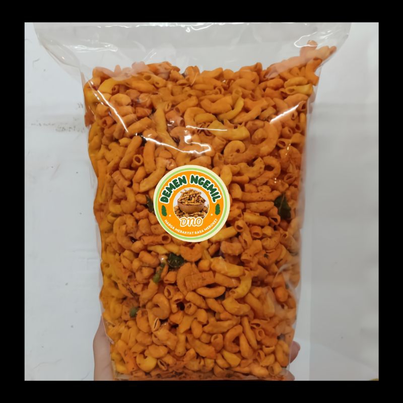 

1 Kilogram Makaroni Kriuk Pedas Demen Ngemil