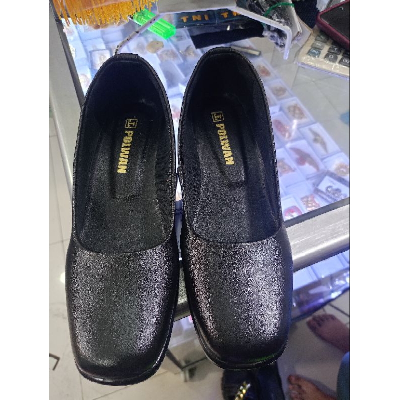 sepatu polwan