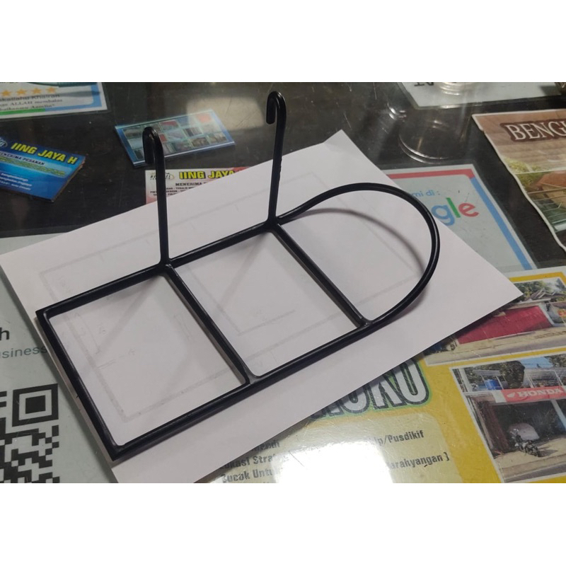 Kaitan tatakan hanger display sepatu sandal ram besi