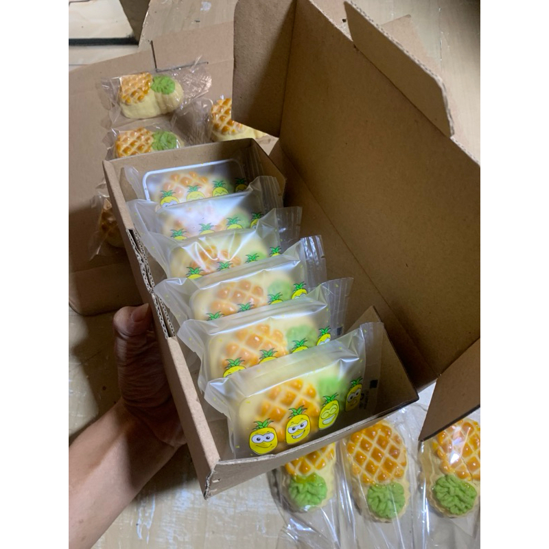 

NASTAR NANAS WIJSMAN Nastarie Gemoiy small box isi 6pcs (bungkus nanas kuning 4 motif)