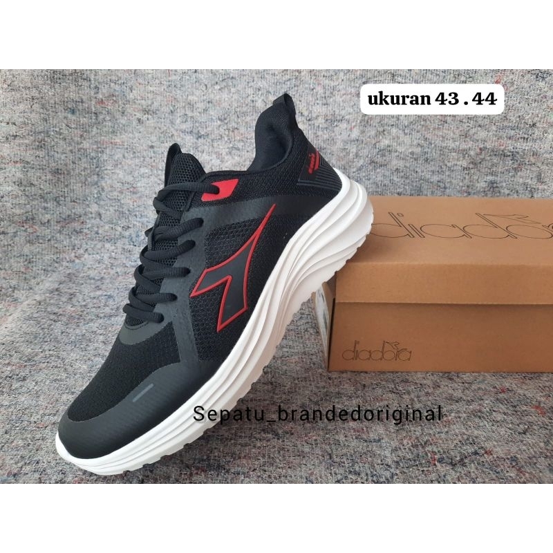 sepatu sekolah kerja sport olahraga runing diadora hitam hiram