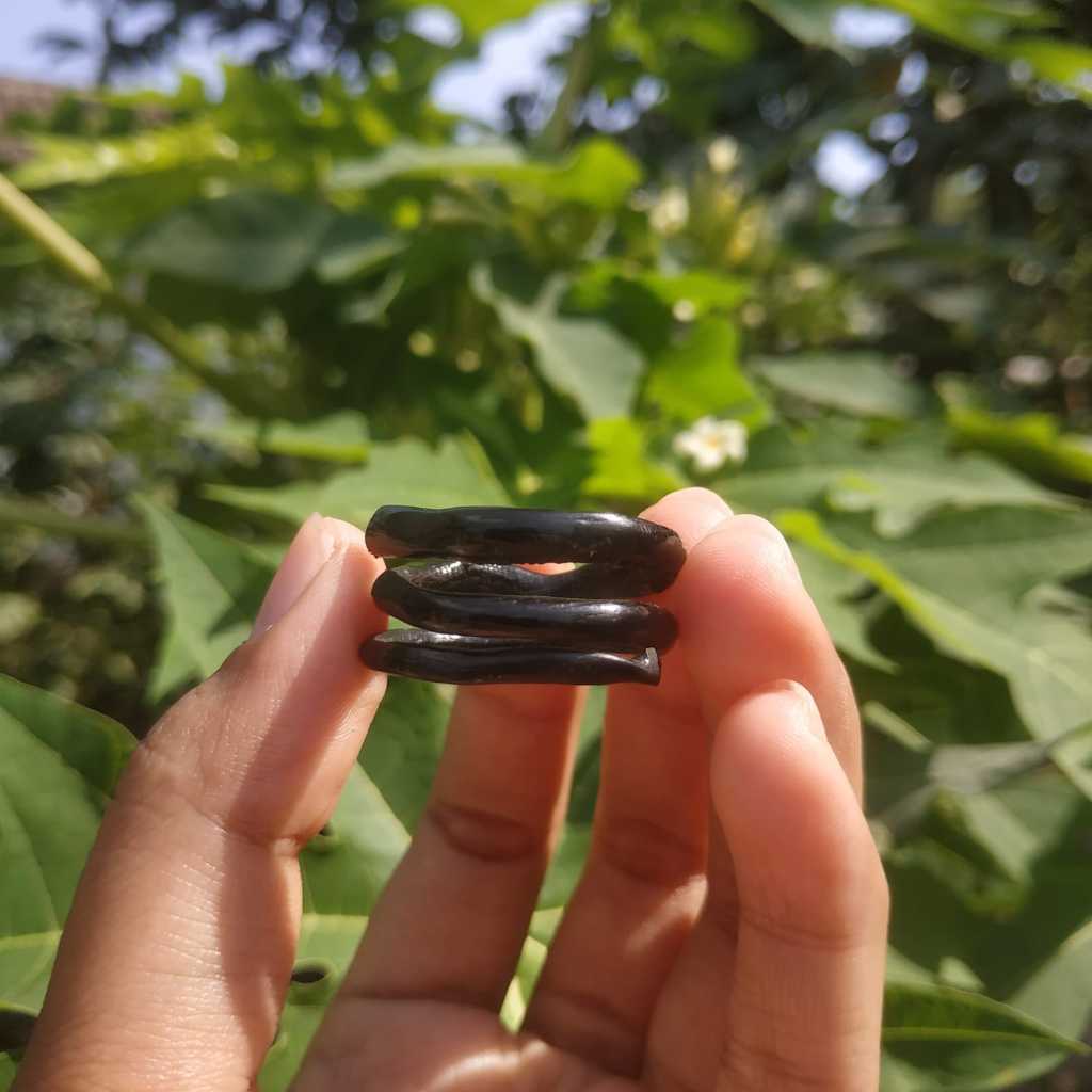 Cincin Lilit Tiga Bahar Hitam