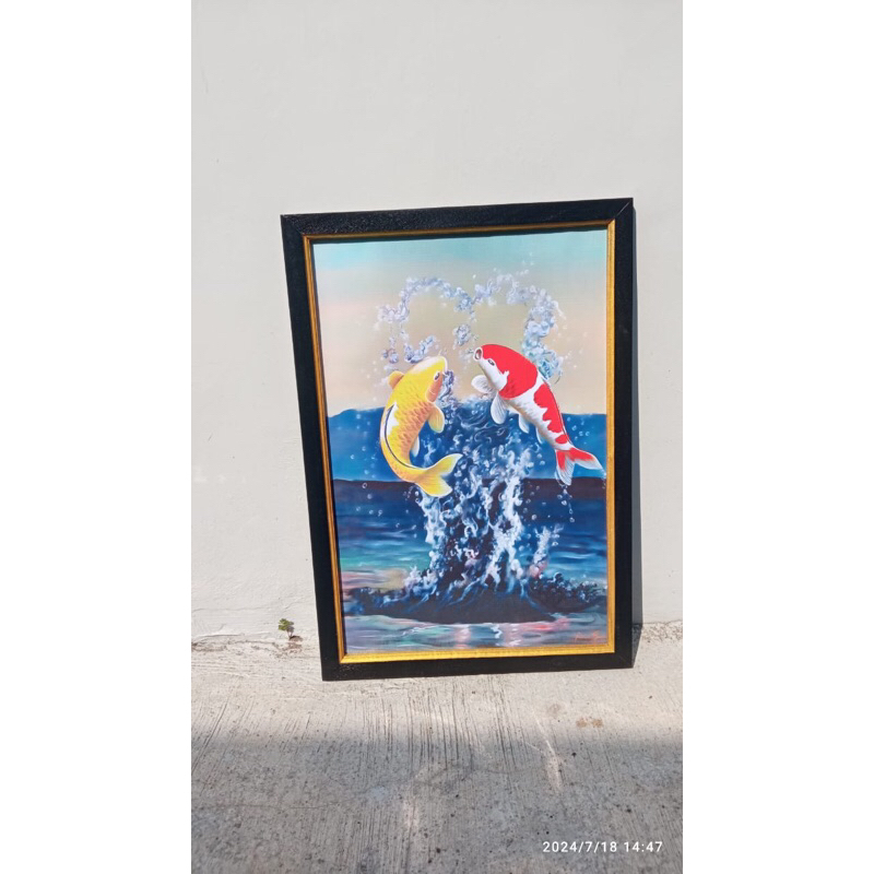 hiasan dinding lukisan cetak gambar ikan koi lompat plus bingkai uk 65x45cm