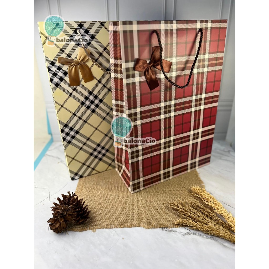 

Paper Bag Tebal Premium Ukuran Besar Motif Kotak