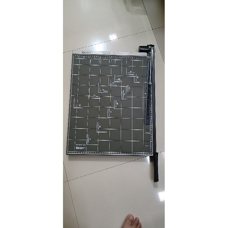 

Pemotong kertas A3 / Paper Cutter A3 Origin / Alat potong kertas A3 Preloved