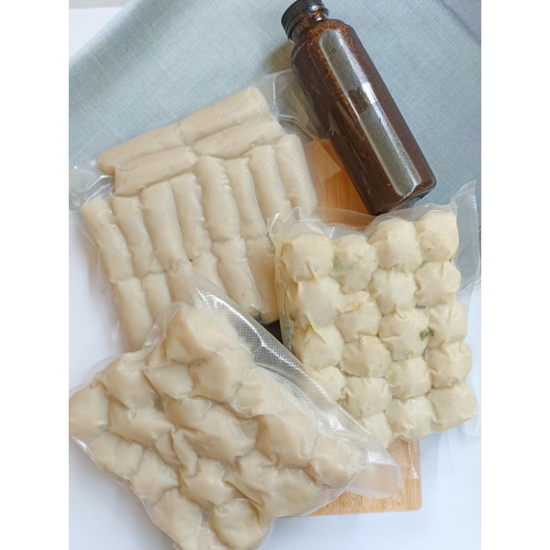 

PAKET KELUARGA PEMPEK PALEMBANG IKAN TENGGIRI