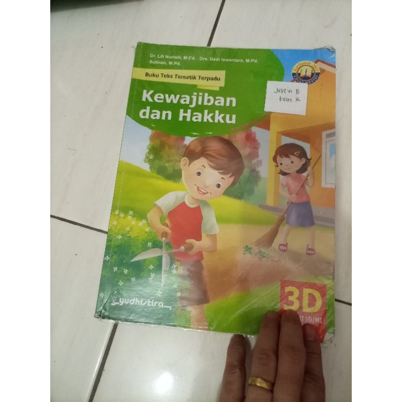 

BUKU TEKS TEMATIK TERPADU (KEWAJIBAN DAN HAKKU) UNTUK KELAS 3 SD
