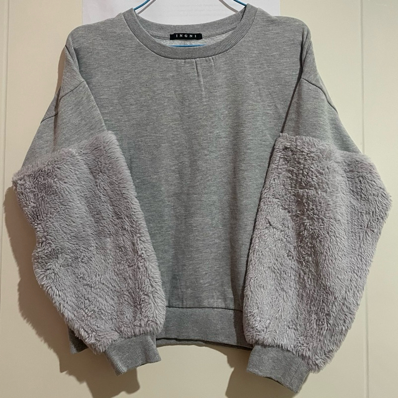 Preloved INGNI - Sweater Sweatshirt Lengan Bulu