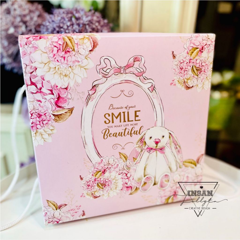 

Box uk. 22 x 22 cm untuk Dus kado / kotak hadiah /Box kue / Hampers / Box sangjitan Tema Sweety Bunny