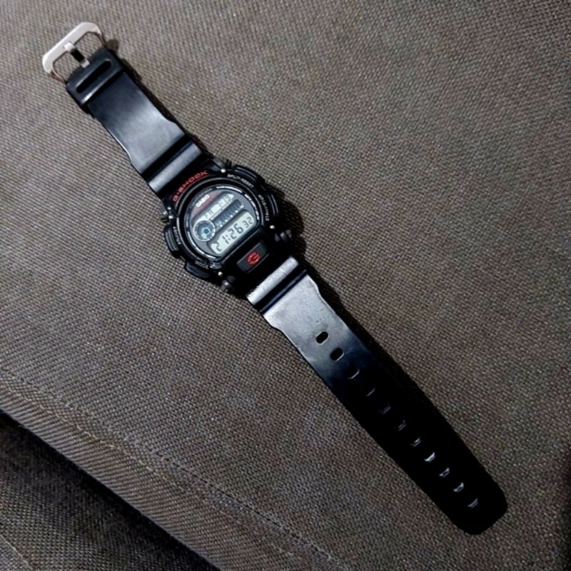 Jam Casio G-Shock DW 9052 second