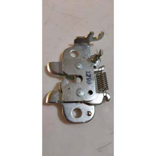 Engsel Lawan kunci jok MIO M3