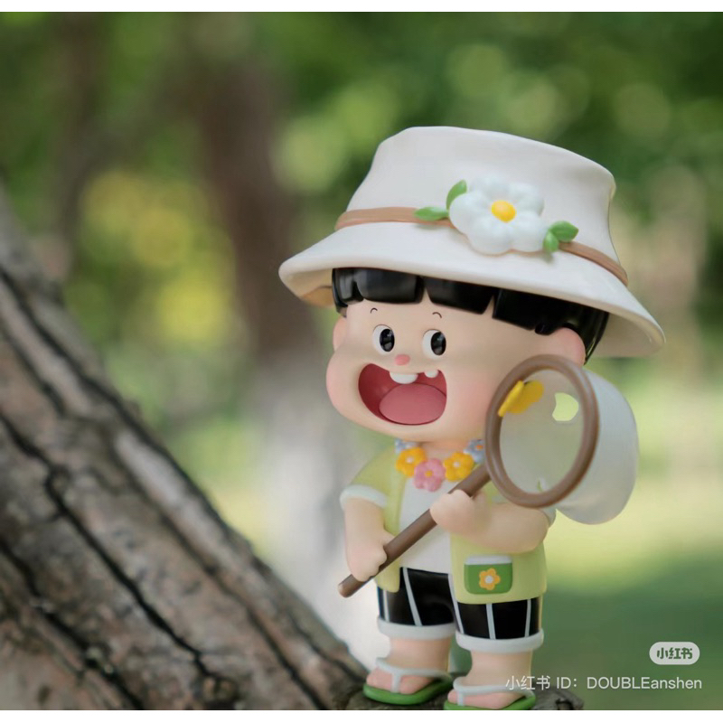 Figure Youyou&kaka bayi lucu menangkap kupukupu