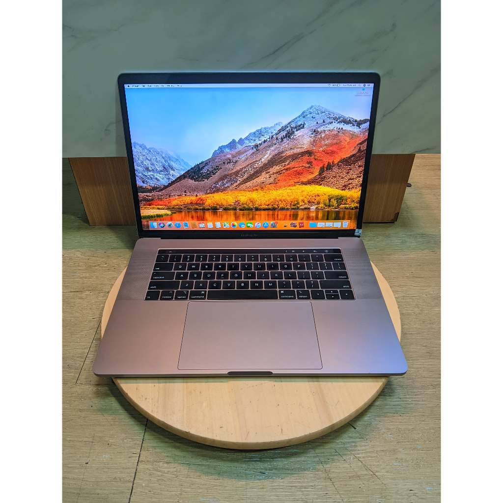 LAPTOP MACBOOK PRO 2019 TOUCHBAR INTEL CORE i9 G9 RAM 16GB SSD 500GB LAYAR 15,4"in