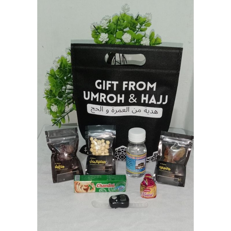 

paket oleh oleh haji dan umroh/paket oleh oleh haji kemasan tas dengan desain menarik/paket oleh oleh umroh