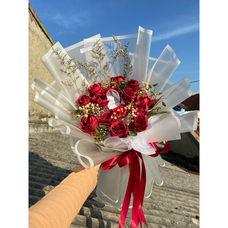 Buket Bunga dengan Kotak Cincin / Buket Bunga Melamar