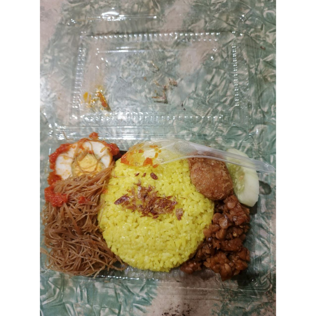 

Nasi Kuning / Nasi Paket Enak Kenyang