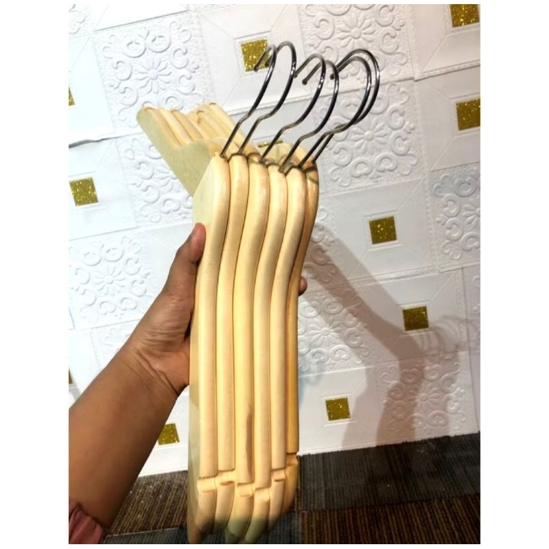 HANGER KAYU NATURAL DEWASA (BEKAS BUTIK)