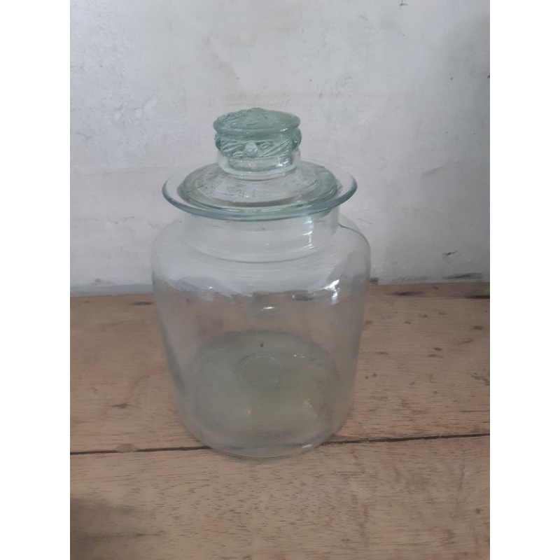 Toples kaca jadul Ngagel Surabaya tutupnya retak