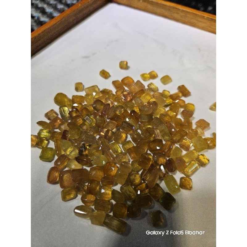 natural yellow sapphire africa cutt kotak