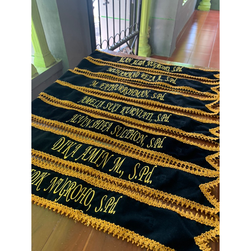 Selempang Wisuda Nama Renda