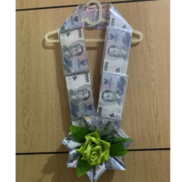 Hadiah Kalung Uang 2000 | Buket Uang