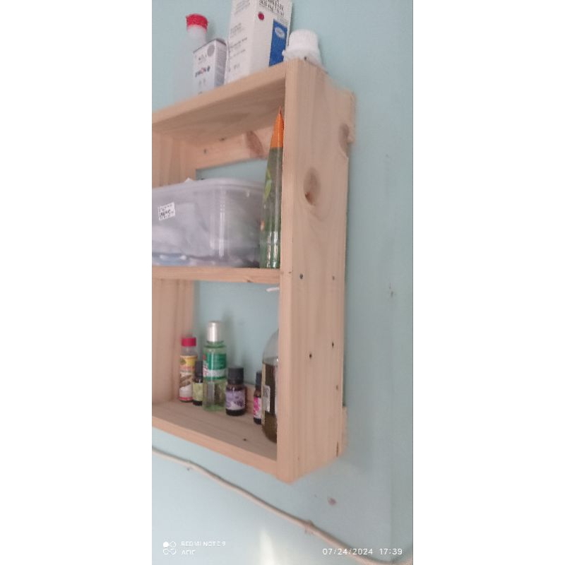 rak P3K / rak obat estetik Dari kayu