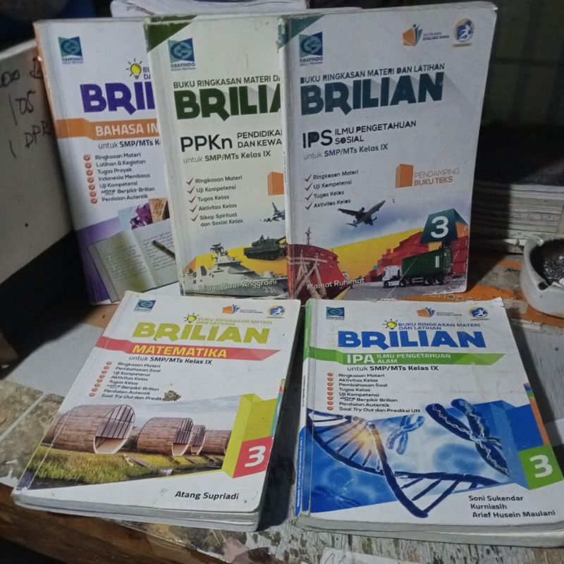 BUKU BRILIAN PPKN,MATEMATIKA,BAHASA INDONESIA,IPS,IPA .UNTUK SMP KELAS 9 PENERBIT GRAFINDO baca DISC