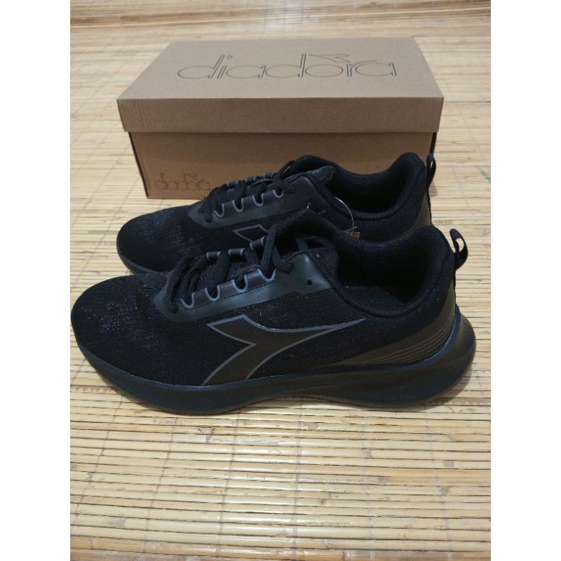 Sepatu Pria full black diadora ha original size 42