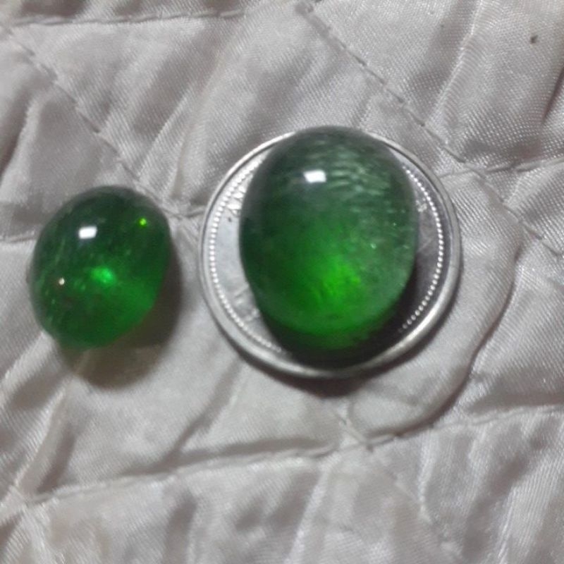 Batu jamrud zamrud kalimantan berserat tembus natural