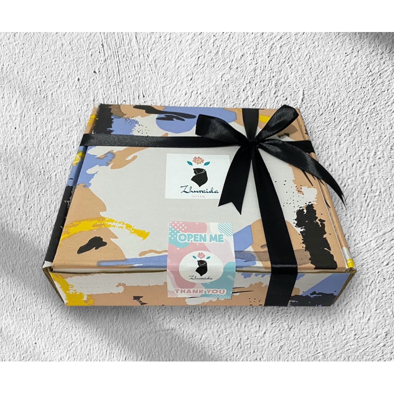 

Zhuraida Gift Box