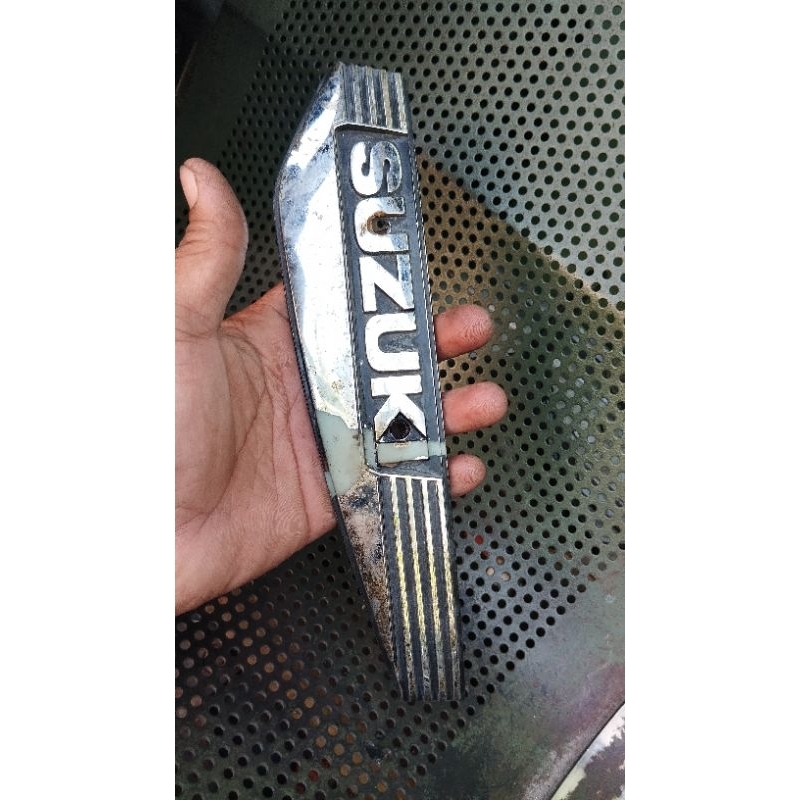 emblem kanan tangki gastank suzuki rc 80 rc 100 original