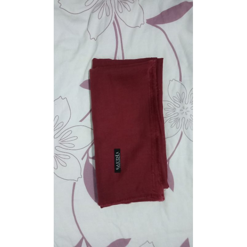 (kak kei) preloved hijab segi empat saudia rawis merah, hijaukeabuan, crinklehitam