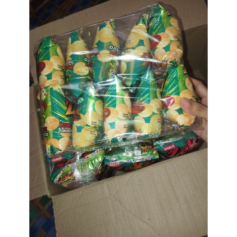 

CHIKI SNACK ZEKY RASA KARI AYAM SNACK JADOEL ISI 10 PCS/9 GRAM