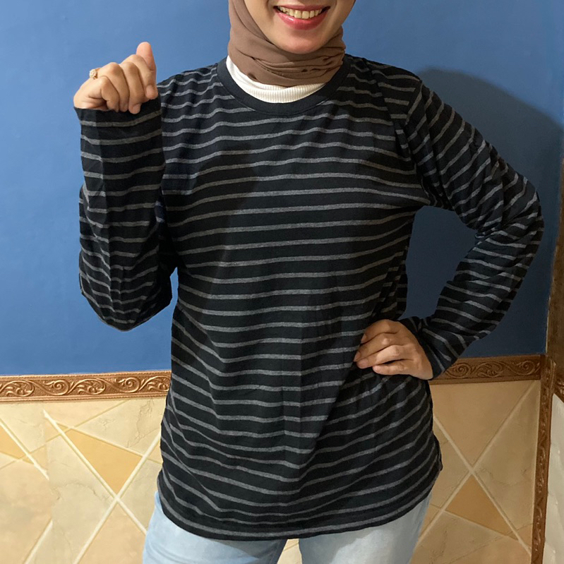Uniqlo Strip T-shirt wanita