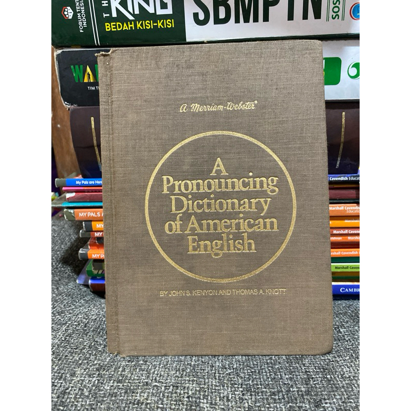 A PRONOUNCING DICTIONARY OF AMERICAN ENGLISH