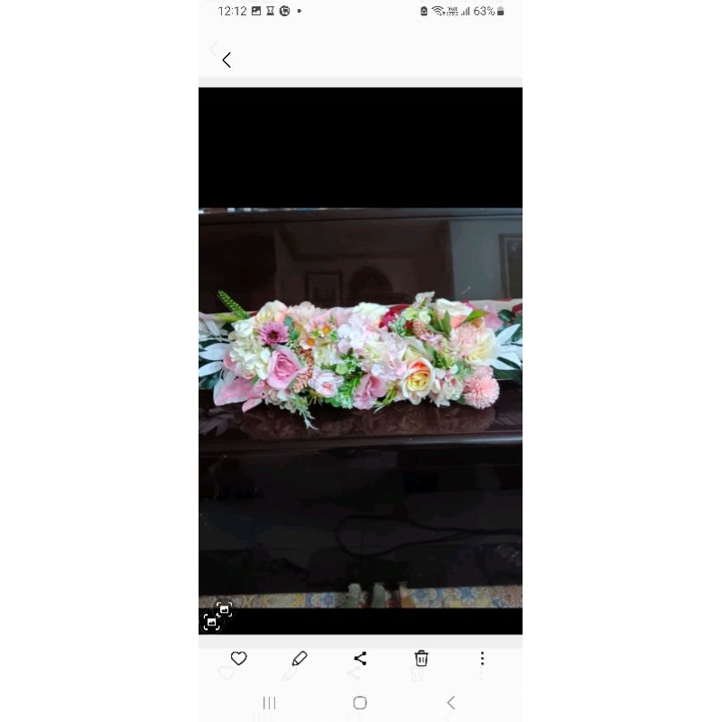 bunga back drop  artificial 80 cm  .sdh ada pita  bs utk di gantung .dan ada kabel tis diatasnya jg 