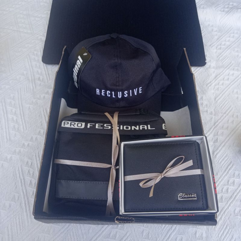 

Black Gift box Kado Cowok Hampers Ulang Tahun Cowok Birthday Isi Topi Waistbag Dompet Pria