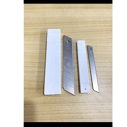 isi cutter/kater kecil dan besar merek kenko 1pak isi 5 pcs