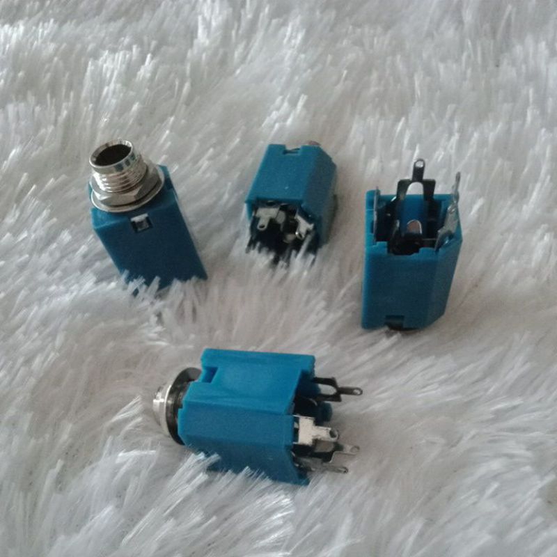 soket mic / akai