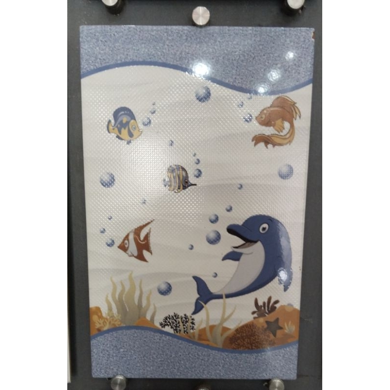 Keramik dinding motif ikan 40x25