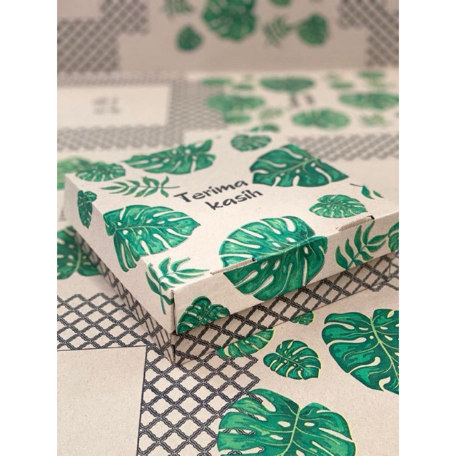 

Box eflute uk 20x20x7 motif monstera,untuk nasi kotak