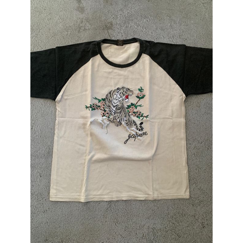 Preloved kaos sukajan 3d bordir size L