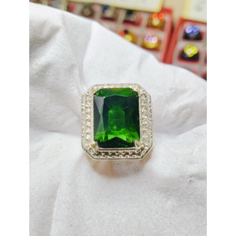 cincin batu hijau Jamrud biron