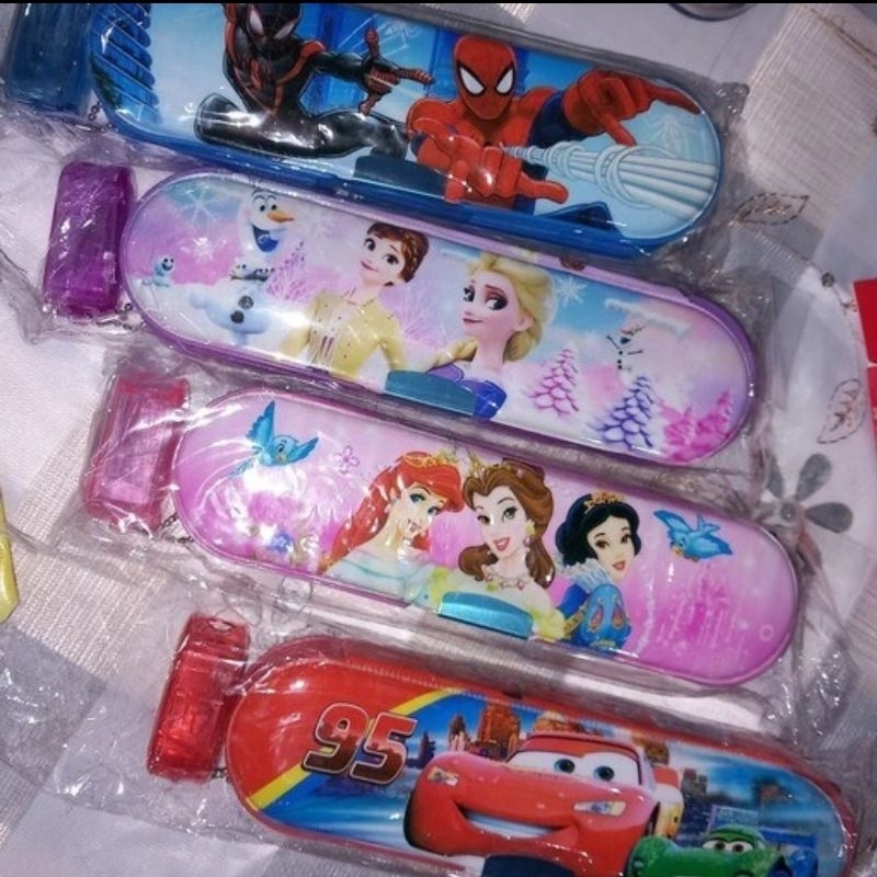 

Kotak Pensil Plastik dan Magnet