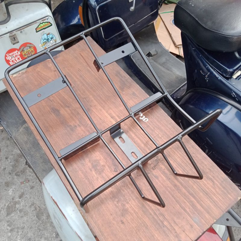 Midle rack atau keranjang rak depan untuk oli samping.cocok untuk vespa super sprint vbb pts special