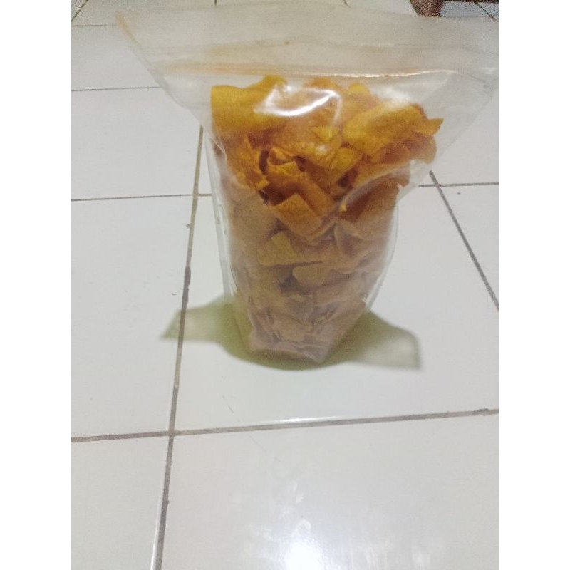 

kerupuk singkong kareppe ( sudah di goreng)