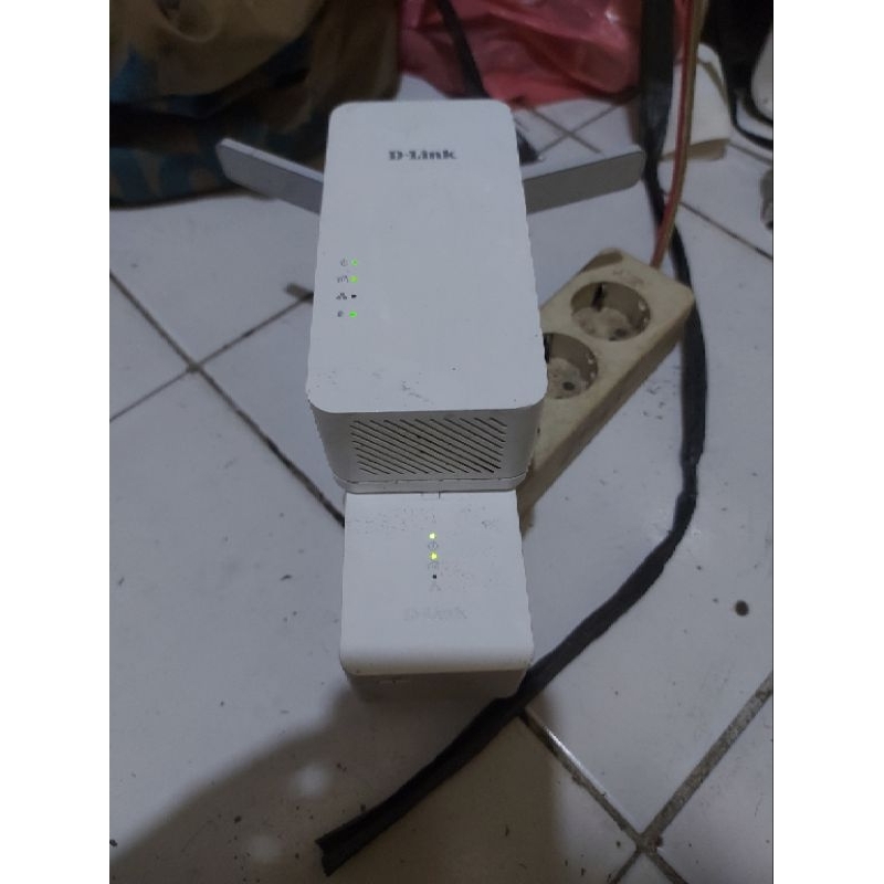 D-LINK DHP-W610AV Powerline AV2 1000 WIFI AC1200 Adapter